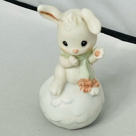 Precious Moments snow bunny rabbit w/ scarf 1996 183792 collectible figurine Exc - Picture 2 of 6